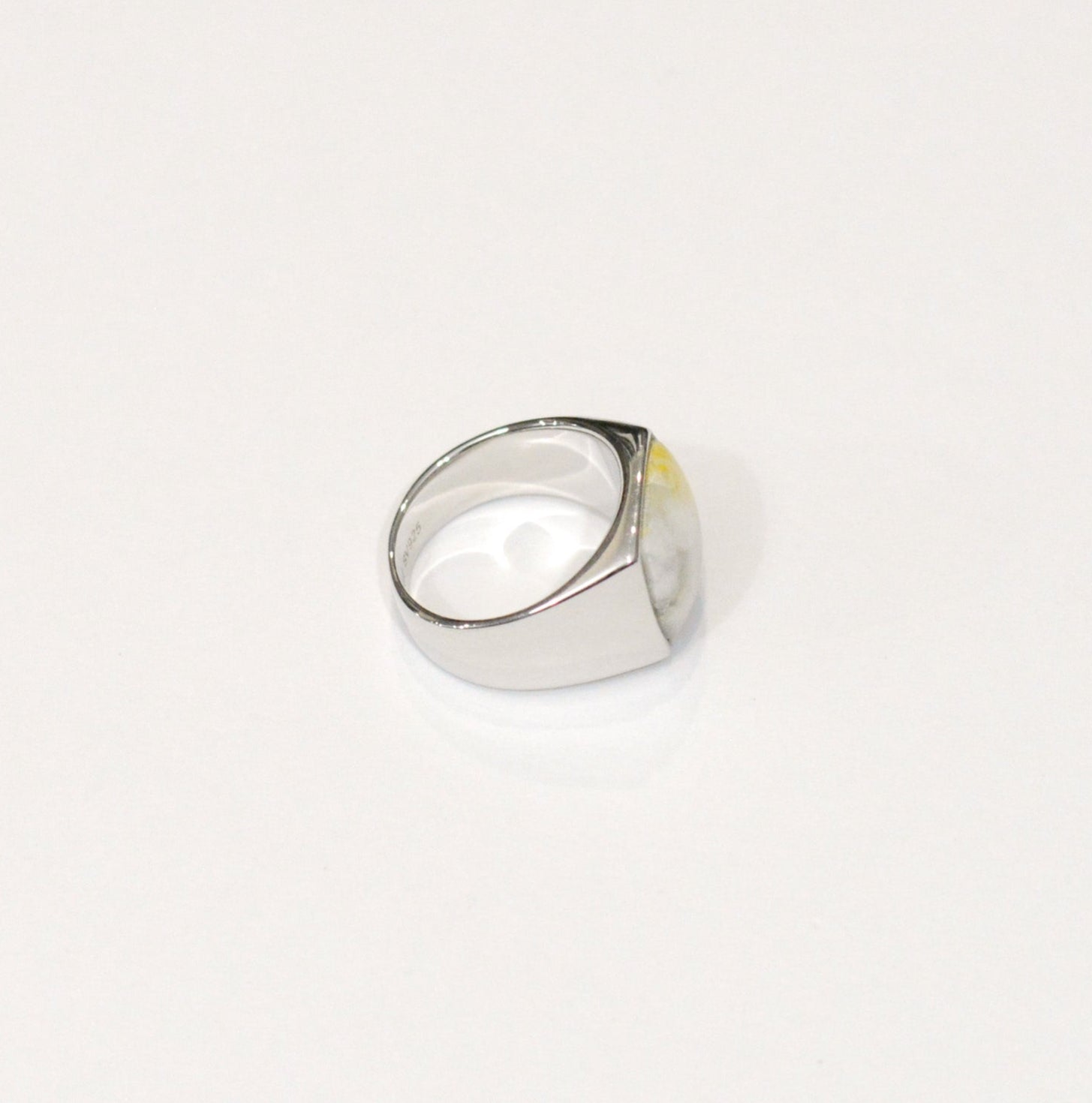 Bumble bee(バンブルビー)Signet Ring