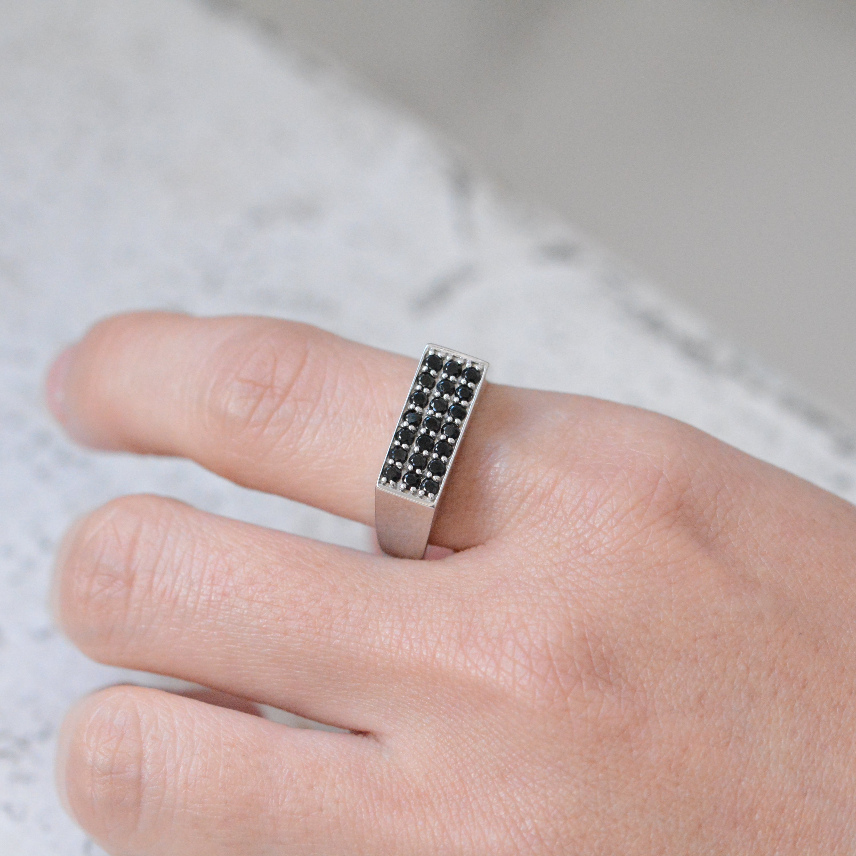 Black Spinel（ブラックスピネル）Ring
