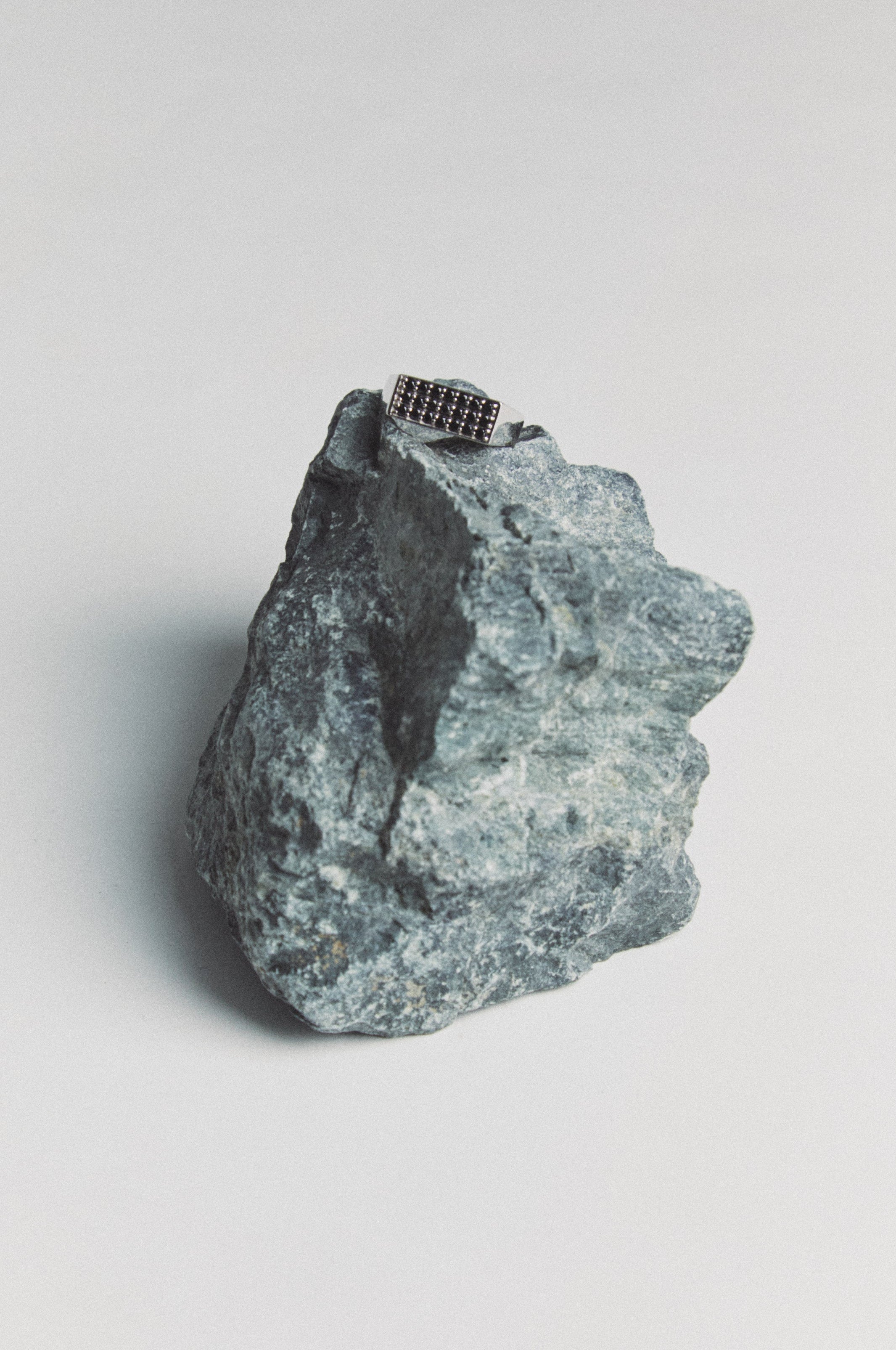 Black Spinel（ブラックスピネル）Ring
